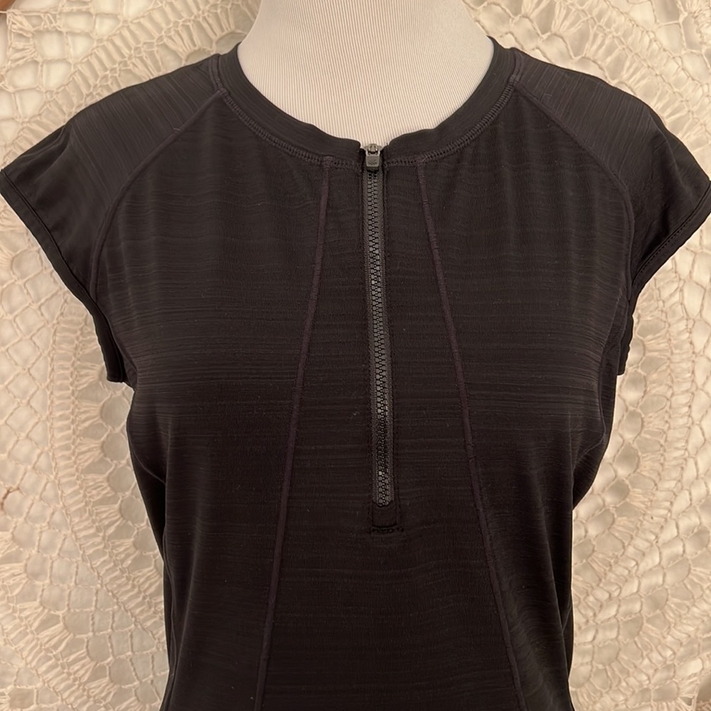 Athleta Fitted Cap Sleeve Tee Tank SIZE Medium